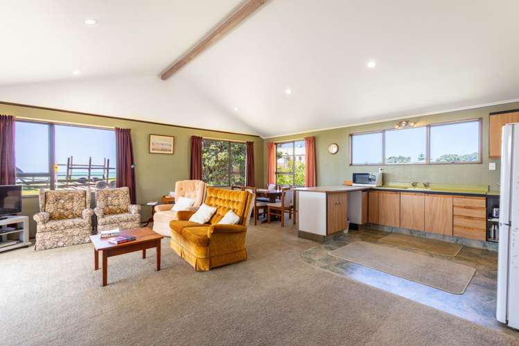 54 Akitio Esplanade Akitio_4