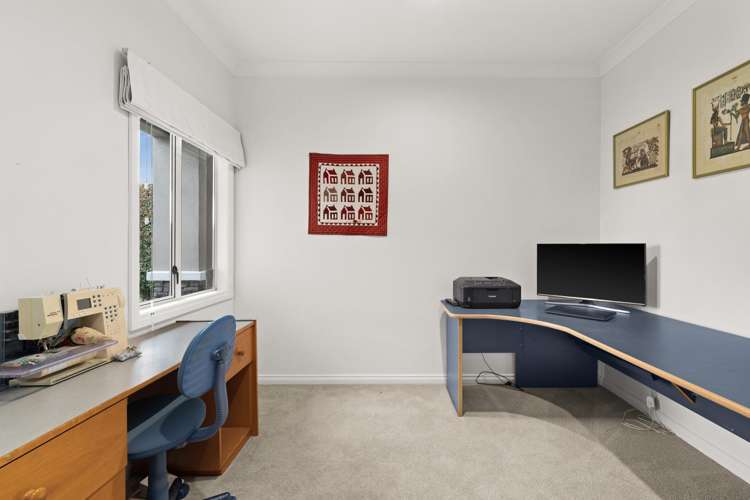 13 Heynes Place Clive_15