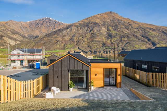 9 Huxley Place Dalefield/Wakatipu Basin_1