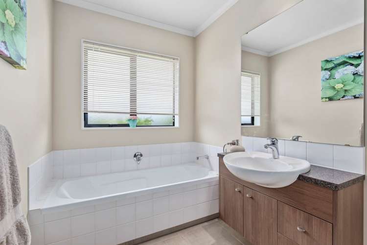 33 Turnberry Drive Wattle Downs_17