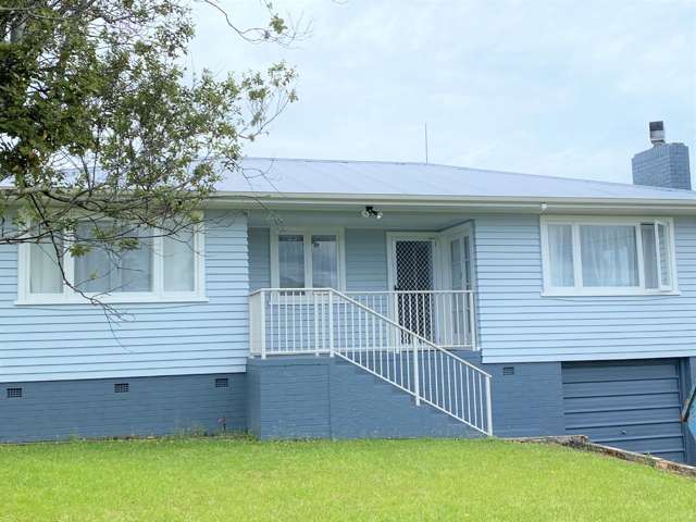 Large 4 bedrooms with bathroom and 2nd toilet