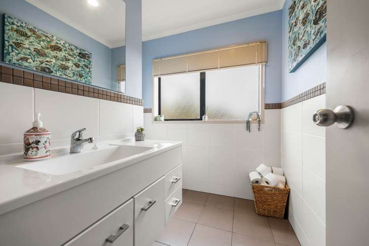 32 Aitkenhead Court Parakai_18