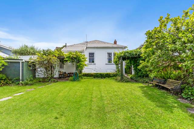 5 Ascot Avenue Narrow Neck_3