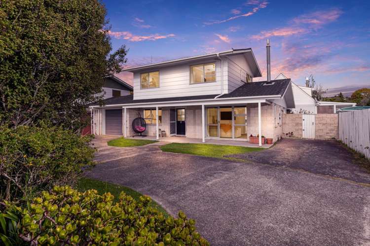 1/10 Mannering Place Hillcrest_12