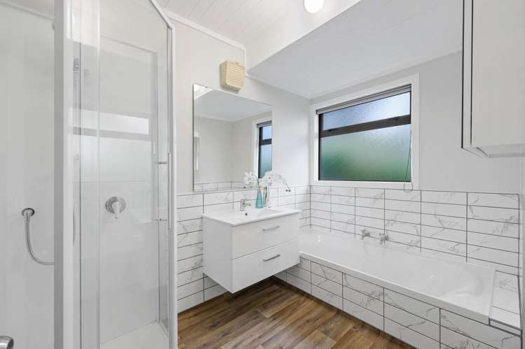 86 Beach Road Mellons Bay_18