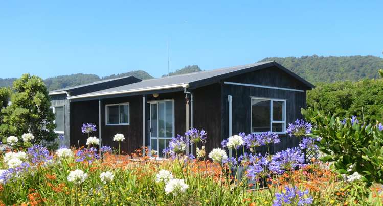 58b Domett Esplanade Cobden_12