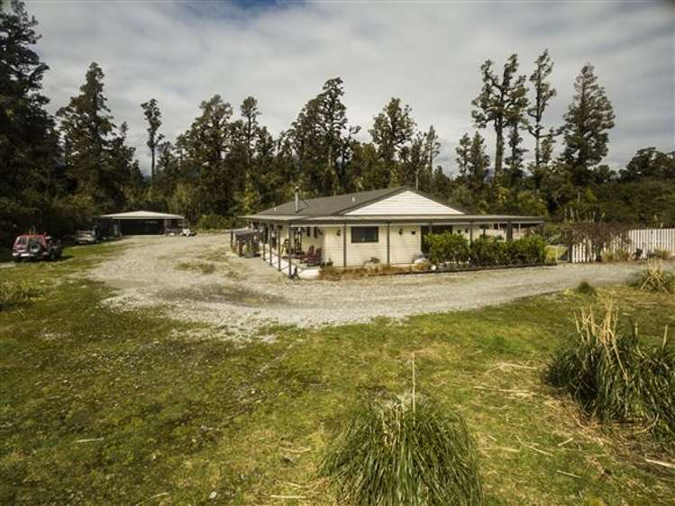 9 Adair Road Haast_7