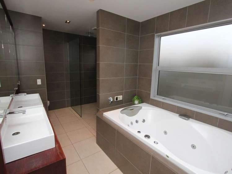 8 Westpark Close Allenton_17