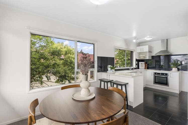 2/218 East Coast Road_4