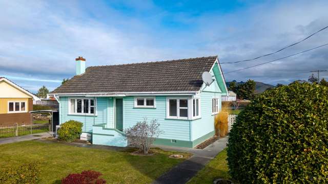 Charming cottage close to town