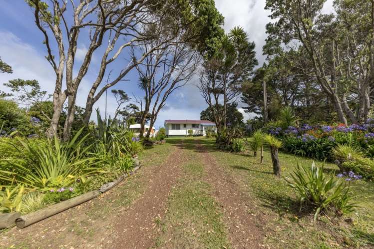 13 Te Ahuahu Road Piha_2