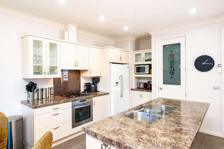 39 Heynes Place Clive_7