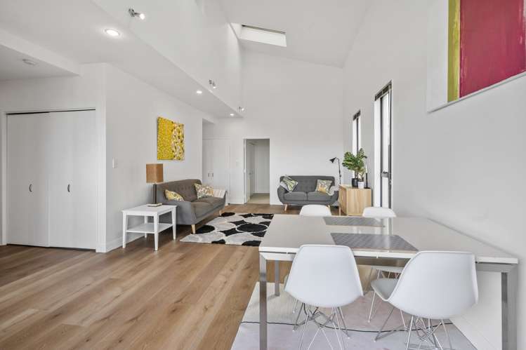 2F/5 Furneaux Way Remuera_10