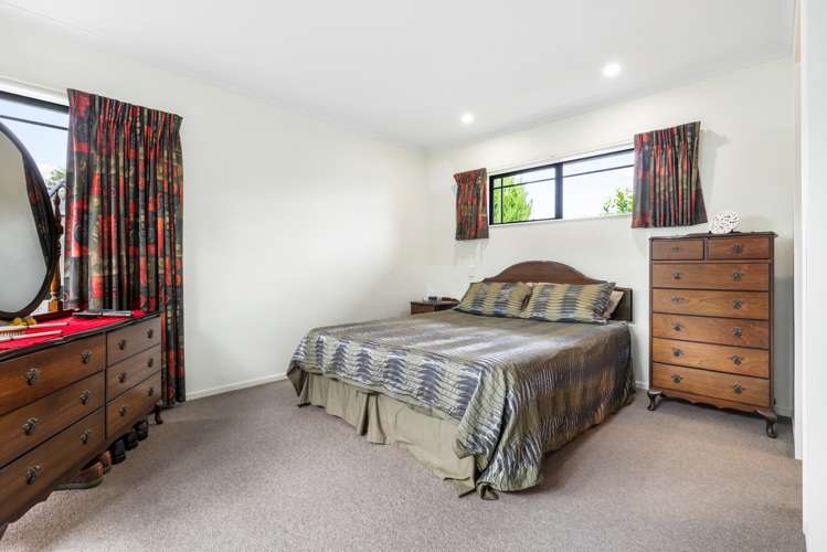 83 Wiltshire Drive Huntington_13