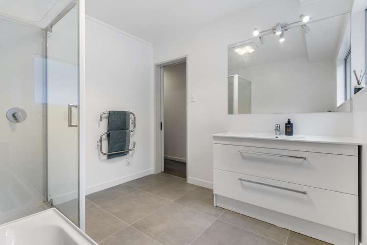 105 Waitakere Road Waitakere_16