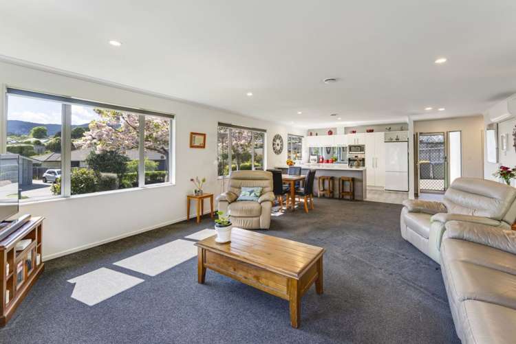 77 Washbourn Drive Richmond_7