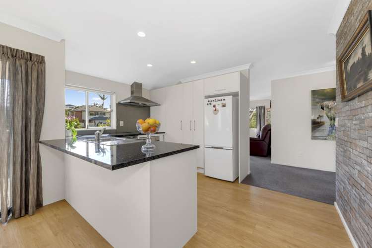 24a Orinda Close Botany Downs_5