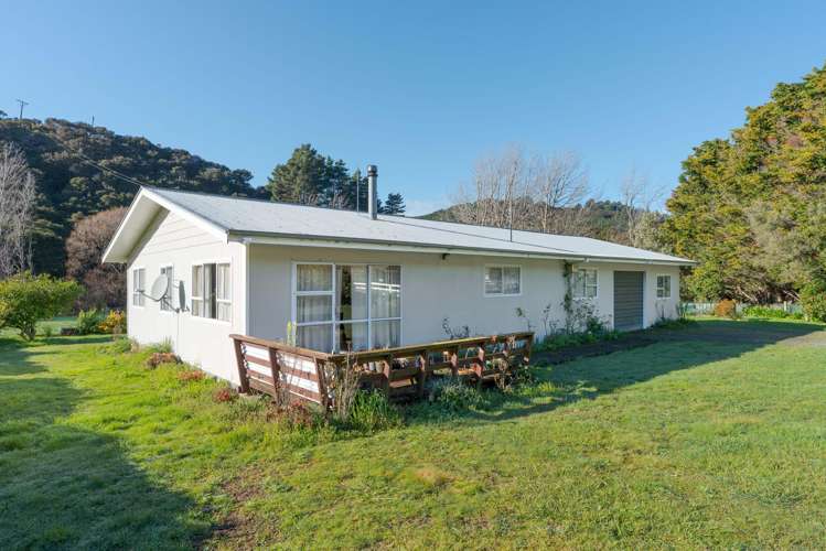 5421 Masterton Castlepoint Rd, Tinui_13