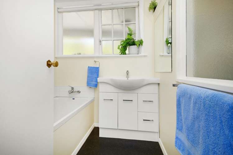 493 Stokes Valley Road Stokes Valley_10