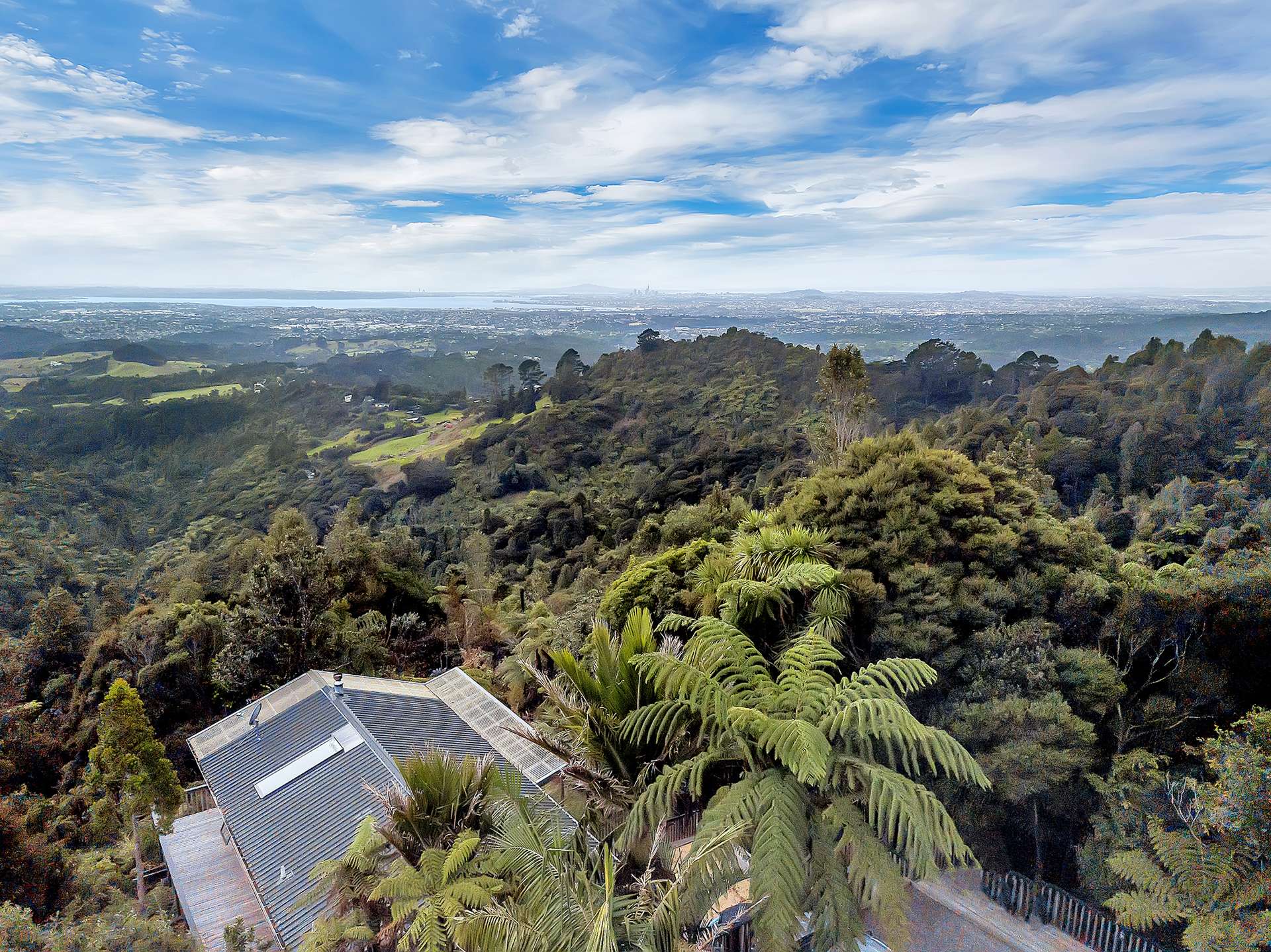 493 Scenic Drive Waiatarua_0