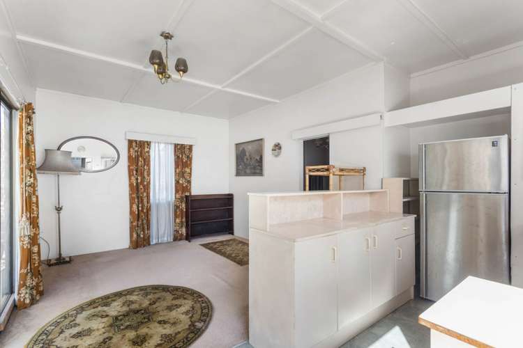 11 Roberts Road Te Atatu South_13