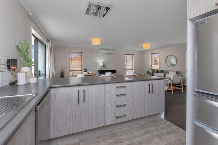 18 Ocean View Rise Ruakaka_7