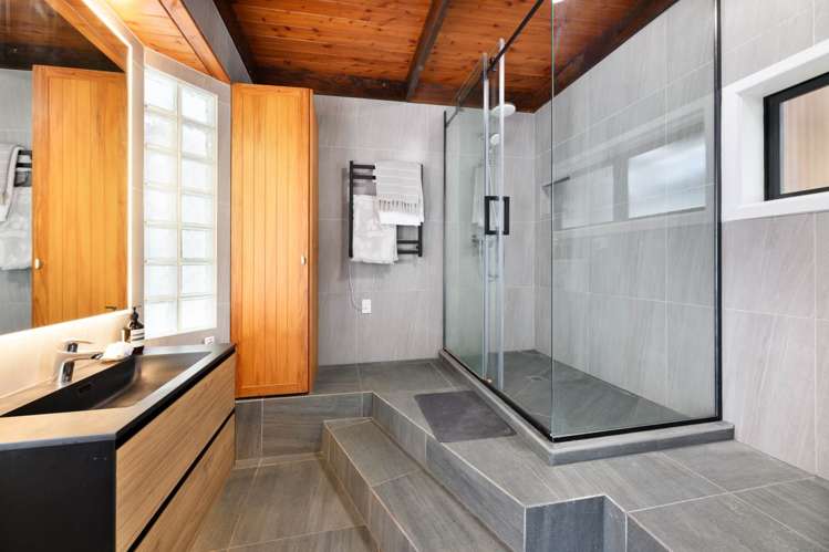 2/199 Glenfield Road Hillcrest_10