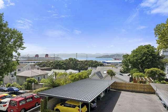 Relaxed Living, Desirable Location, Harbour Views