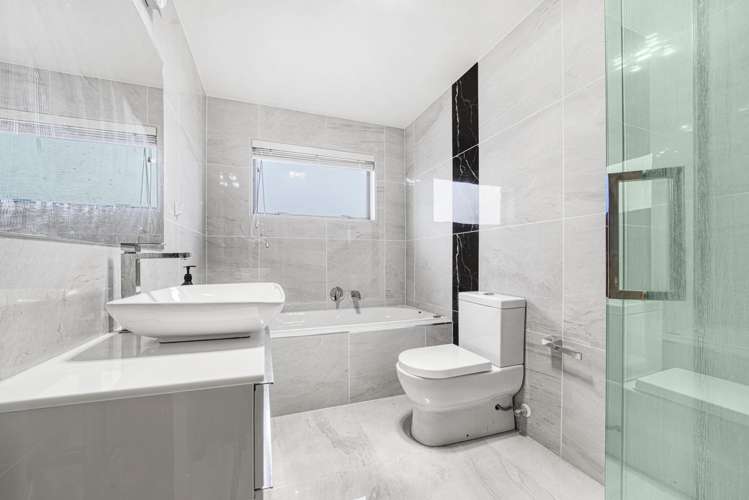 8 Moville Drive Flat Bush_16