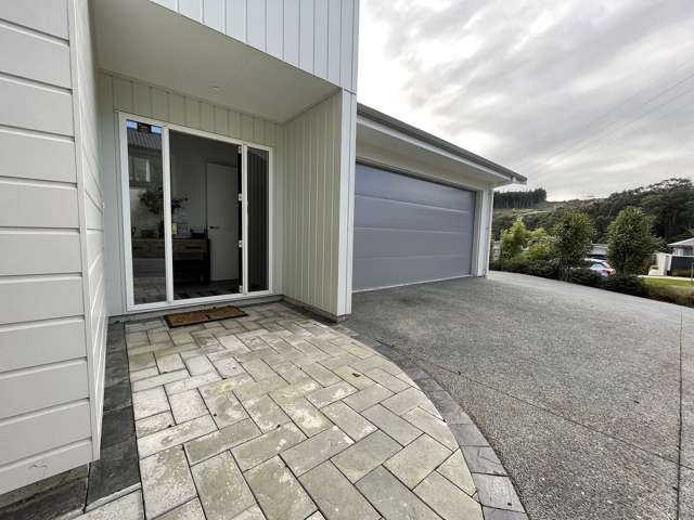 Sunny home in sought after Banks Boulevard