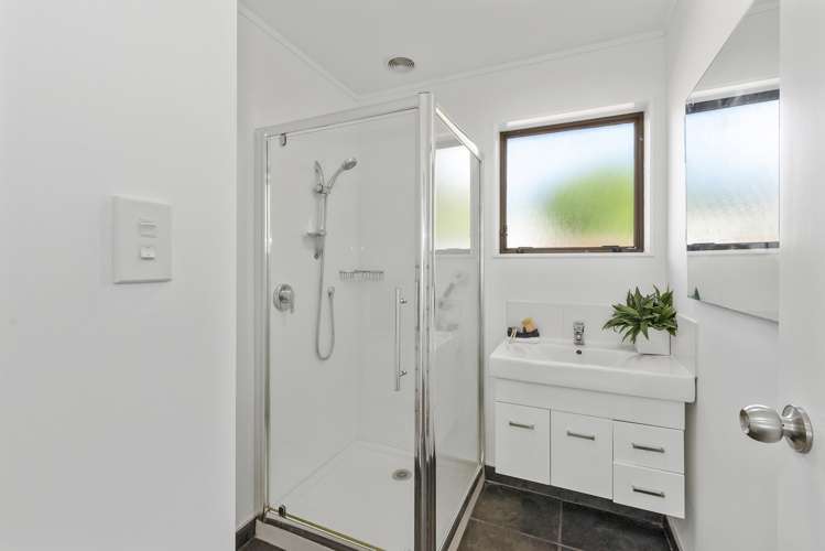 2/237 Edmonton Road Te Atatu South_13