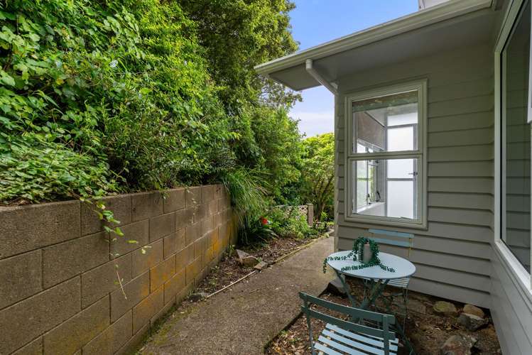 8B Randolph Road Crofton Downs_17