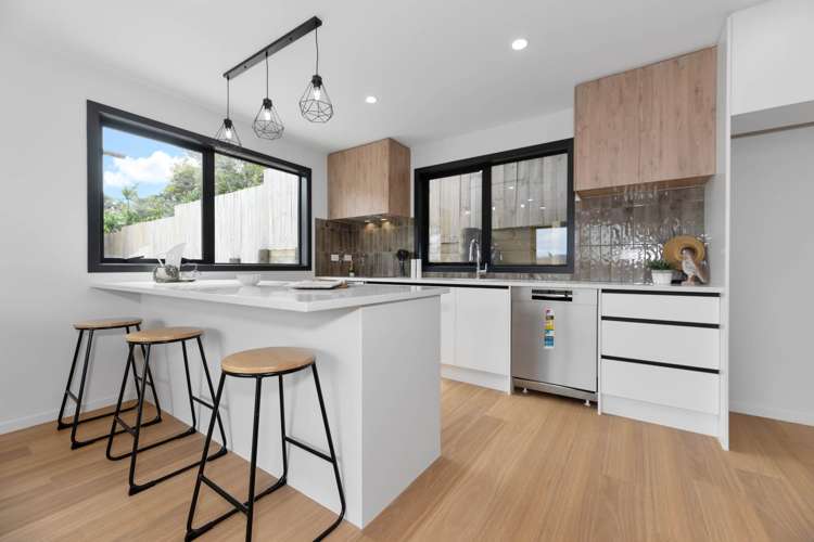 2/43 Savoy Road Glen Eden_11