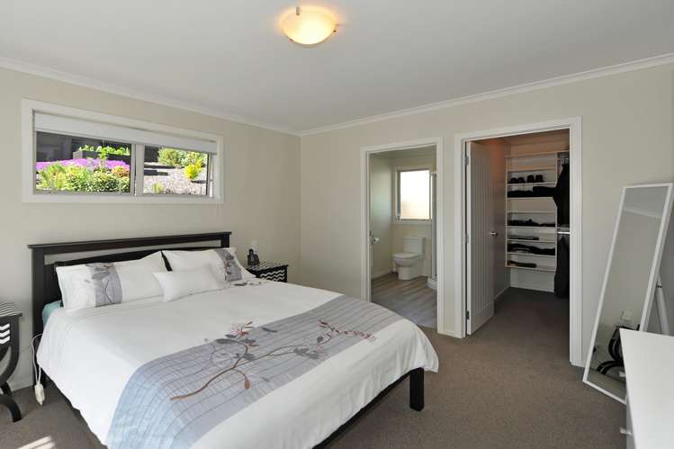 86 Washbourn Drive Richmond_13