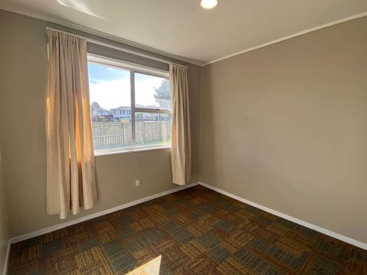 2 Selsey Lane Manurewa_8