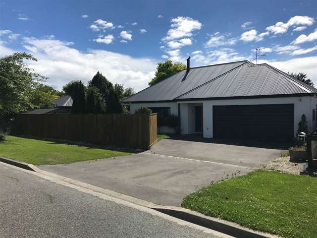 4 Bedroom Home with Gardener