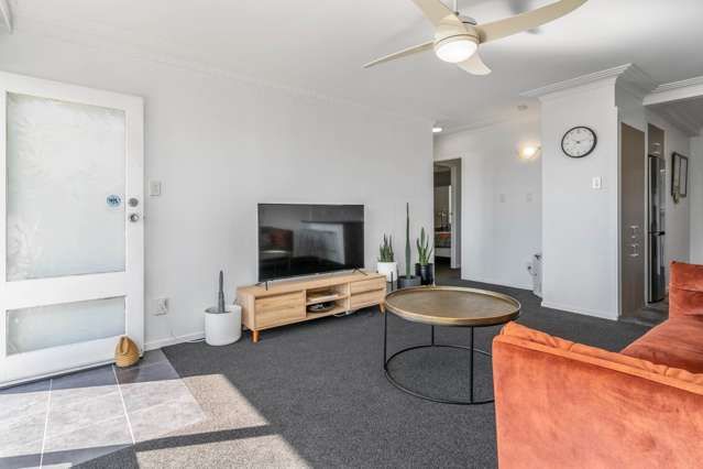 1B De Val Drive Titirangi_1