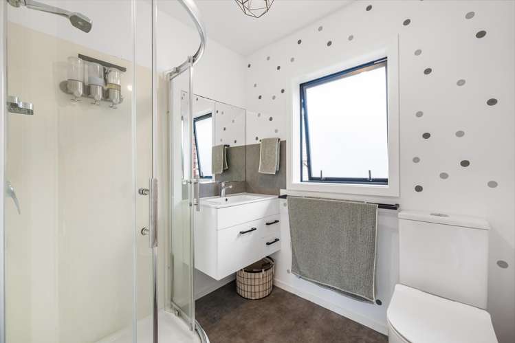 2/1 Forsythe Place Massey_12