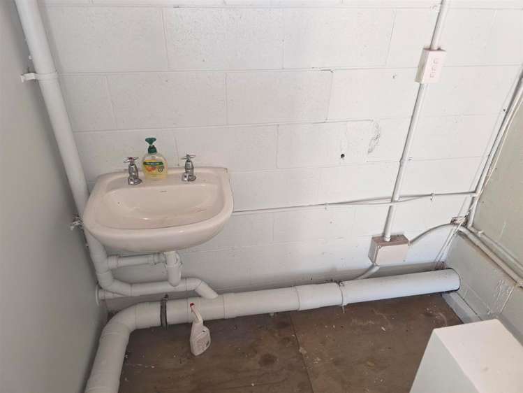 76B Delta Avenue New Lynn_9