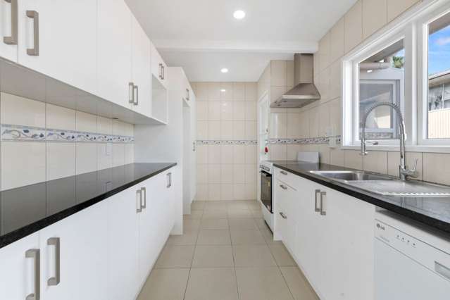 1/92 Cardiff Road Pakuranga Heights_4