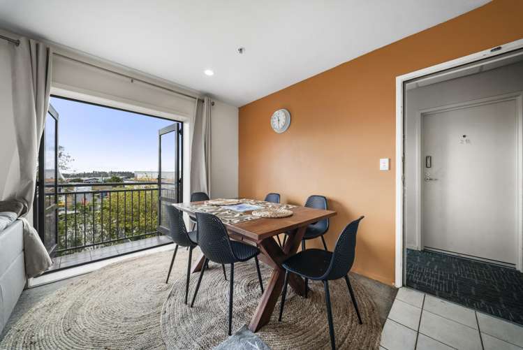 2A/10 Crown Lynn Place New Lynn_6