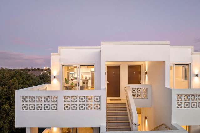Top-Floor Sun-Trap with Art-Deco Soul