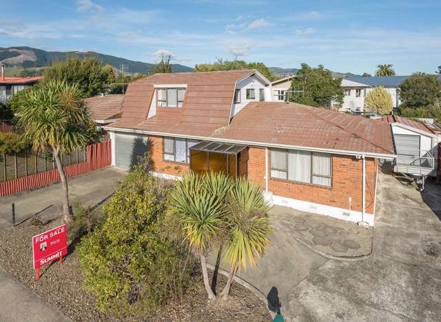 Dual Driveways, Prime Location