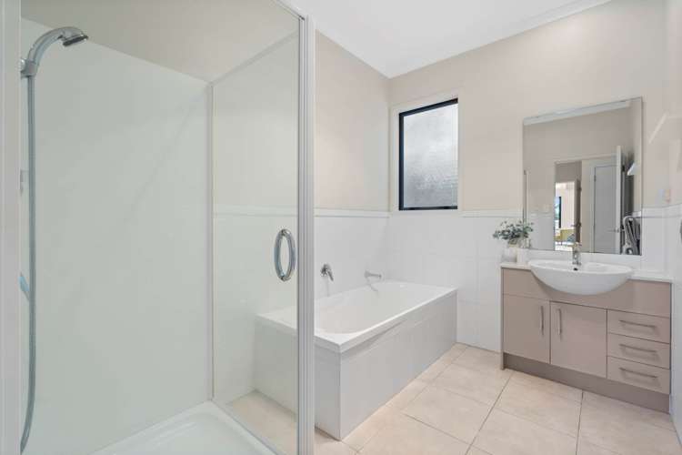 28 Greenbough Lane Greenhithe_19