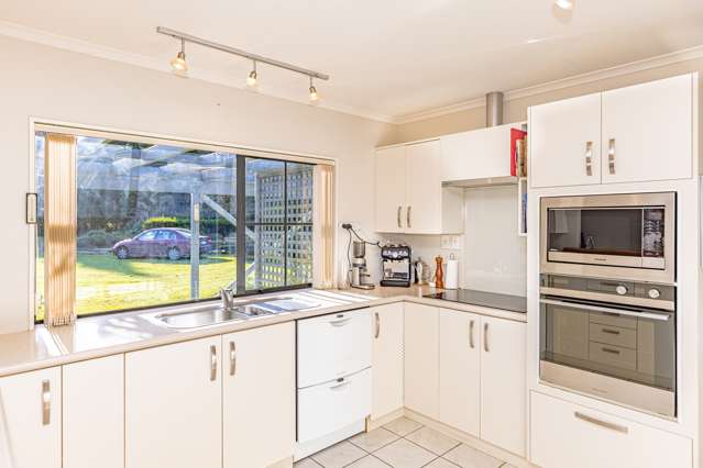 15 Willow Park Drive Opaki_2