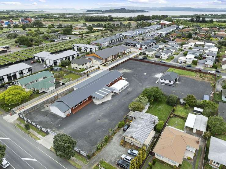 A three-bedroom, one-bathroom home on Grand Vue Road, in Papatoetoe, sold under the hammer for <img.8655m after some competitive bidding. Photo / Supplied