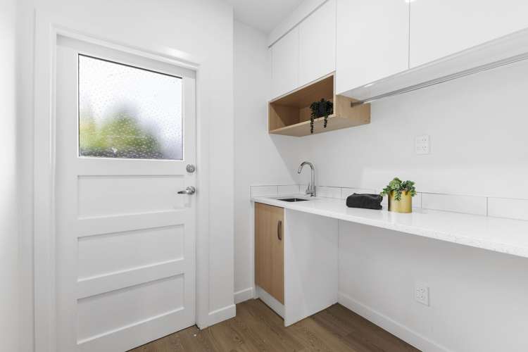 2/8 Fisher Crescent Otara_13