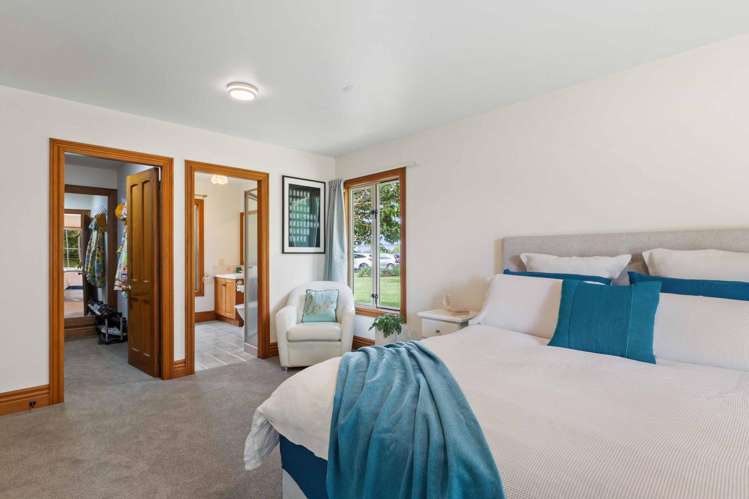 764 Courtenay Road Charing Cross_19