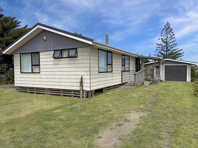 WAITARERE BEACH - 3 BEDROOM