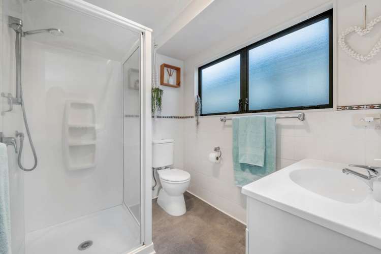 11 Norman Close The Gardens_13